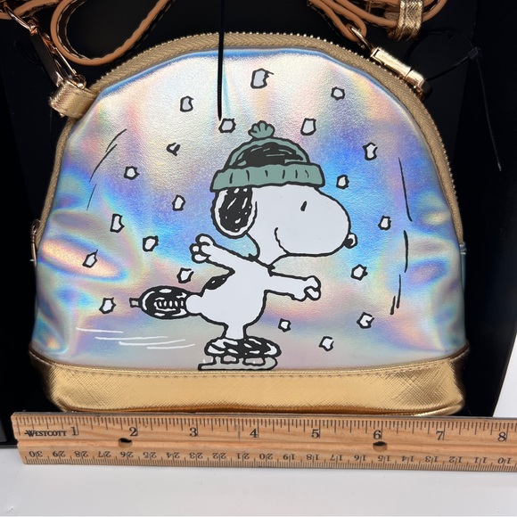 Peanuts 2 Piece Gift Set Snoopy Crossbody Bag & Charlie Brown Keychain NIB - Picture 9 of 11